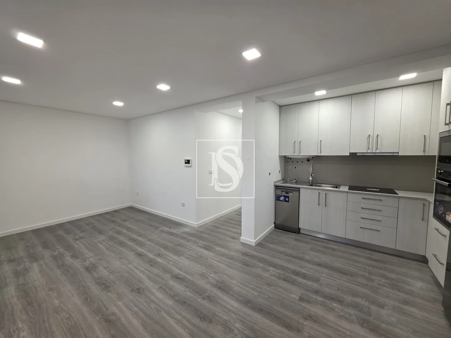 Apartamento T2 Renovado, no Botulho