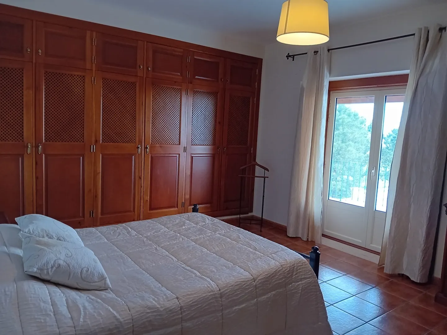 Moradia T4 Exclusiva na Meia Via, Torres Novas – Espaço, Conforto e Lazer