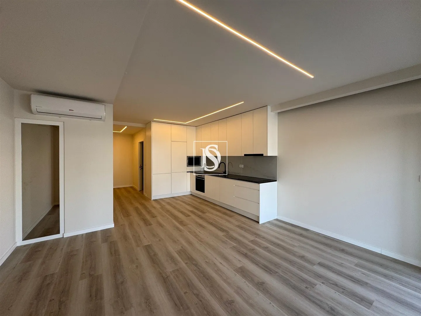 Apartamento T1+1 c/ suíte, completamente RENOVADO