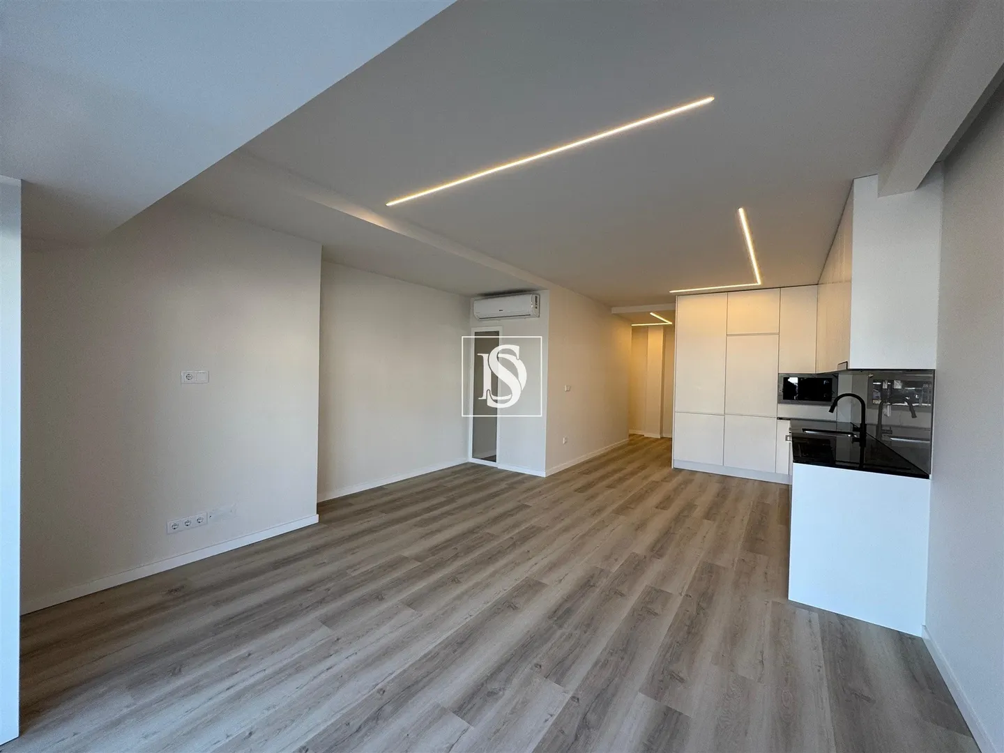 Apartamento T1+1 c/ suíte, completamente RENOVADO