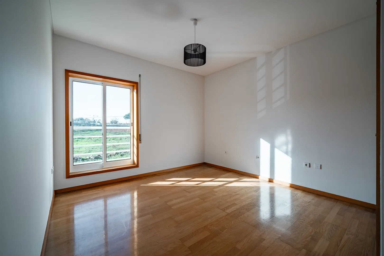 Apartamento T3 c/ garagem, inserido em condomínio c/ piscina