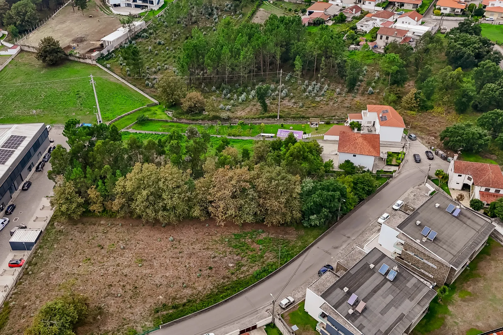 Terreno com 1610m2 em Tamel São Verissimo