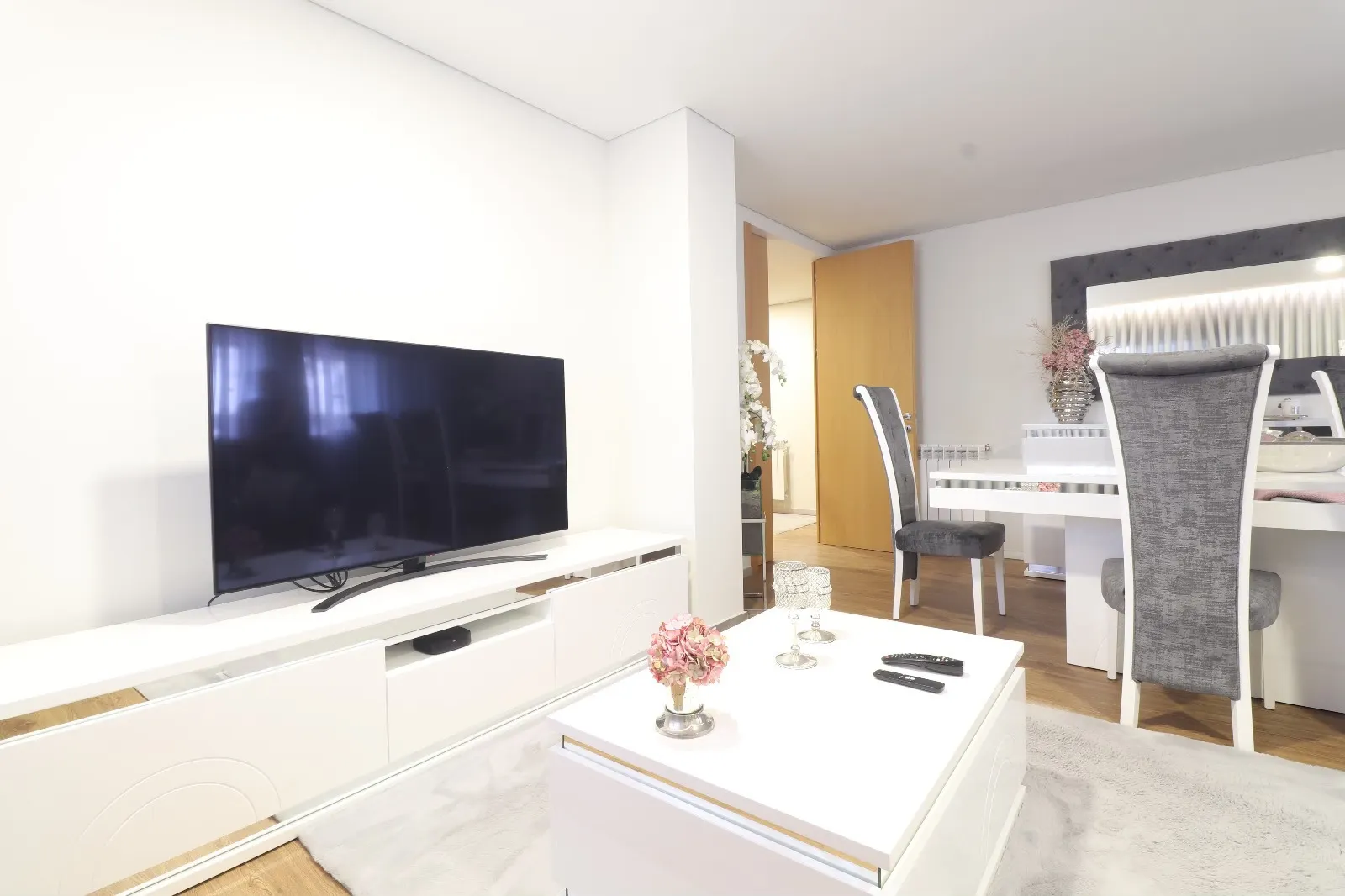 T2 como Novo, Mobilado, c/ Garagem, junto ao centro de Esposende - Cond. Fechado com Piscina