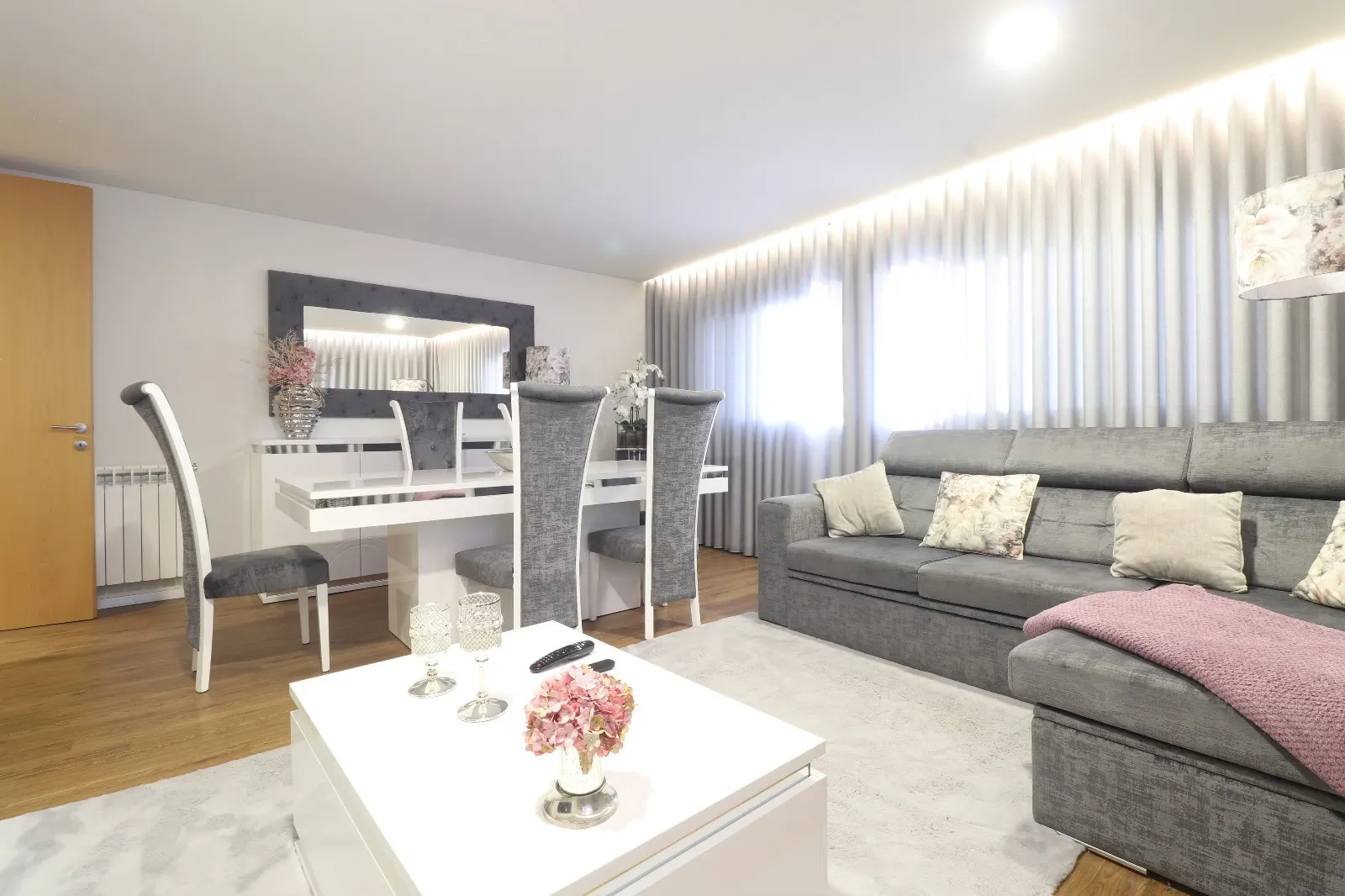 T2 como Novo, Mobilado, c/ Garagem, junto ao centro de Esposende - Cond. Fechado com Piscina