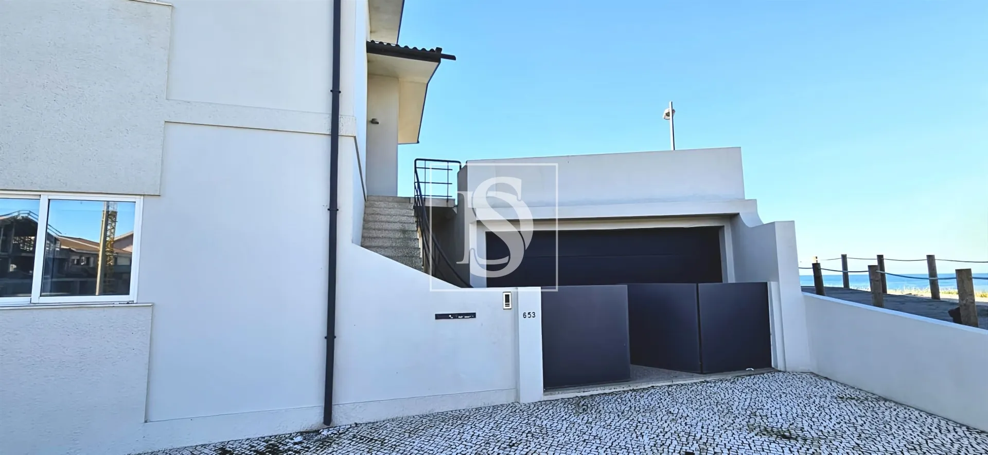 Andar Moradia, T2, Totalmente Renovado, junto à Praia
