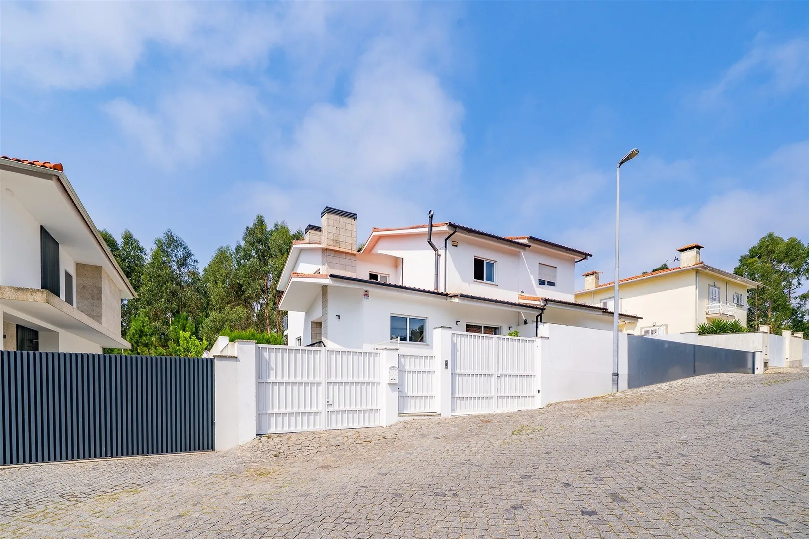 Moradia T4 com piscina nas Marinhas | Esposende