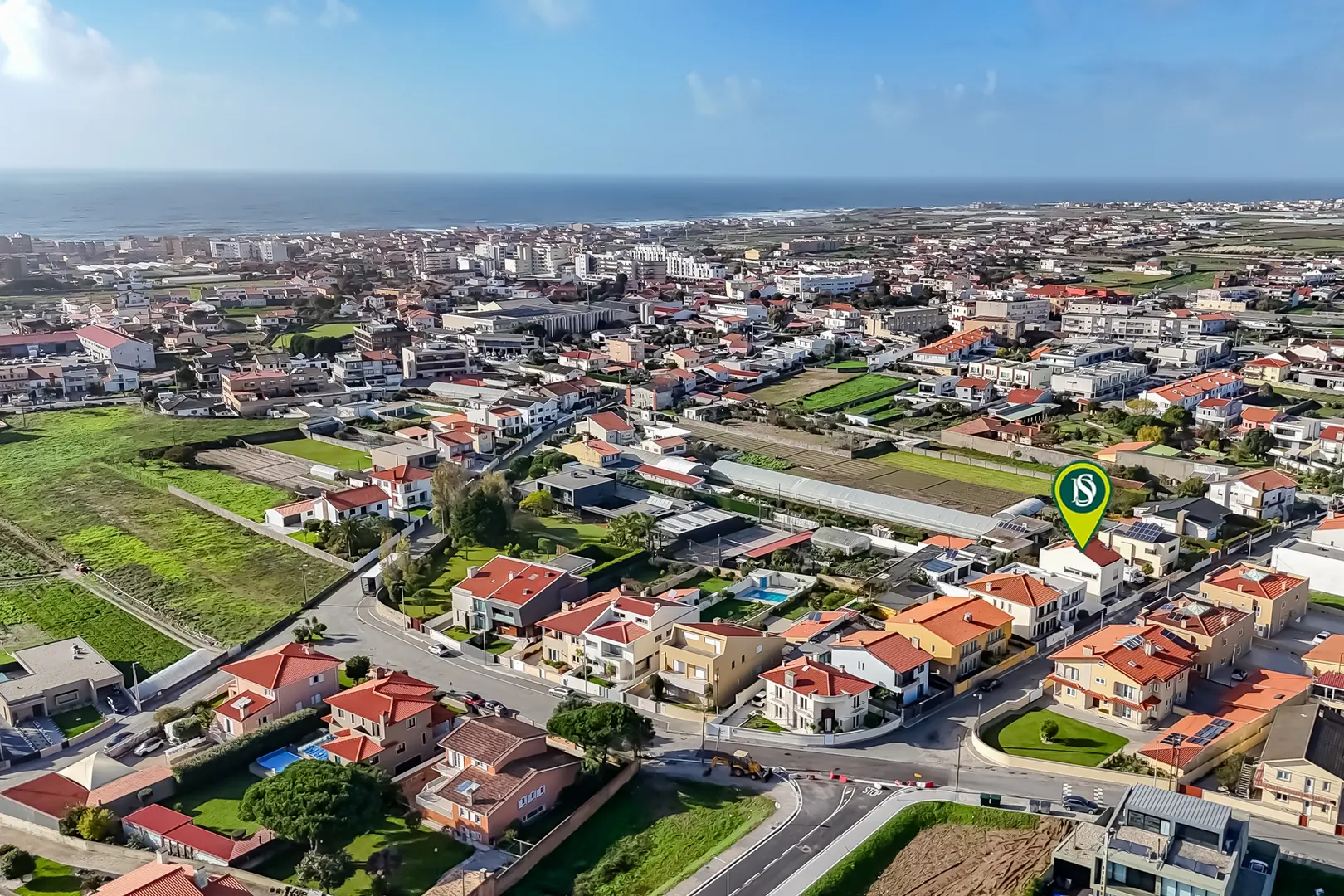 Moradia T3, Individual, c/ 3 pisos, Garagem Dupla e Jardim