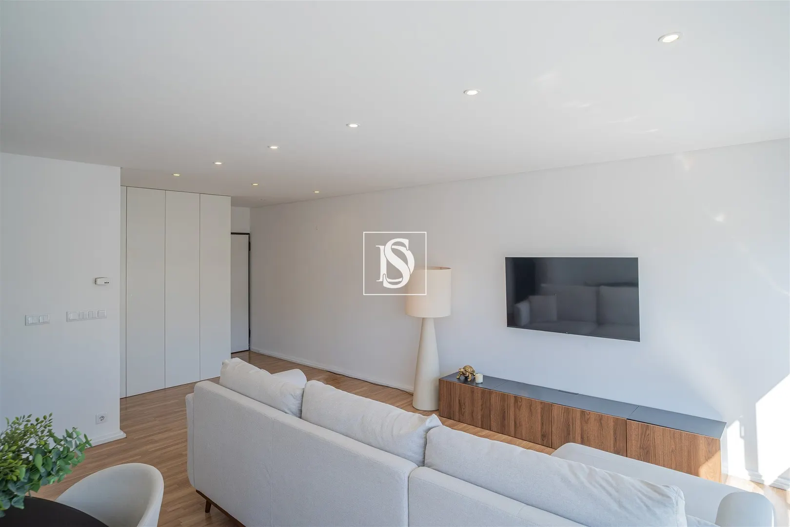 Apartamento T4 no Centro de Barcelos | Excelente Luminosidade e Vistas sobre a Cidade