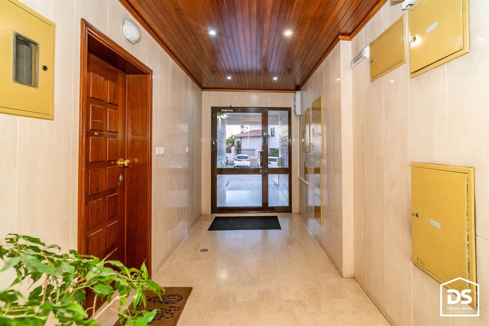 Apartamento T2 com arrumo e varandas na Figueira da Foz