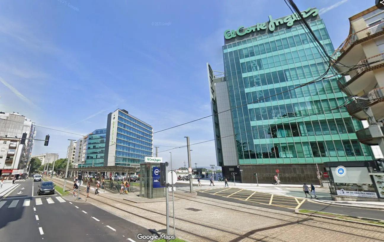 T3 em frente ao El Corte Inglês Vila Nova de Gaia Porto 