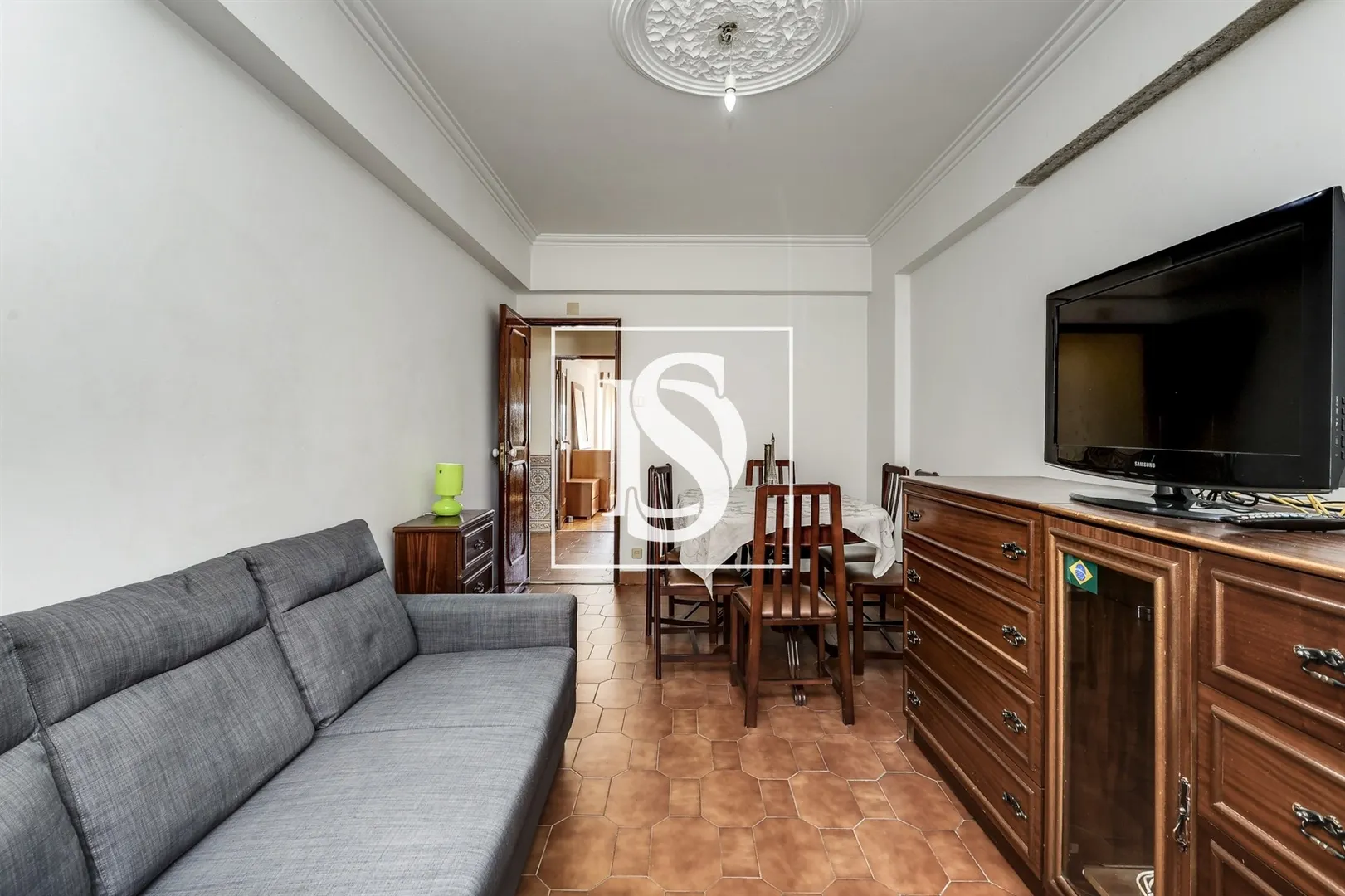 Apartamento T2  com orientação sul, arrecadação e excelente Localização em Agualva-Cacém
