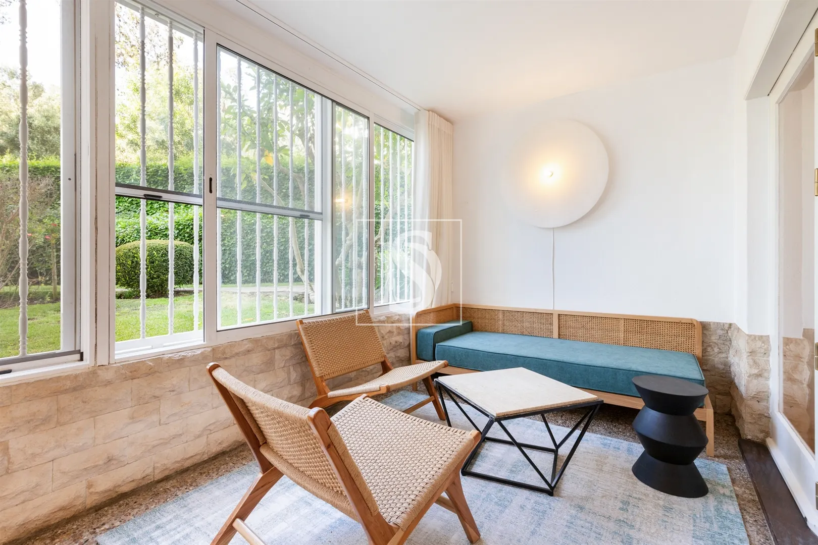 Apartamento T1 para venda mobiliado em Cascais com piscina e jardim