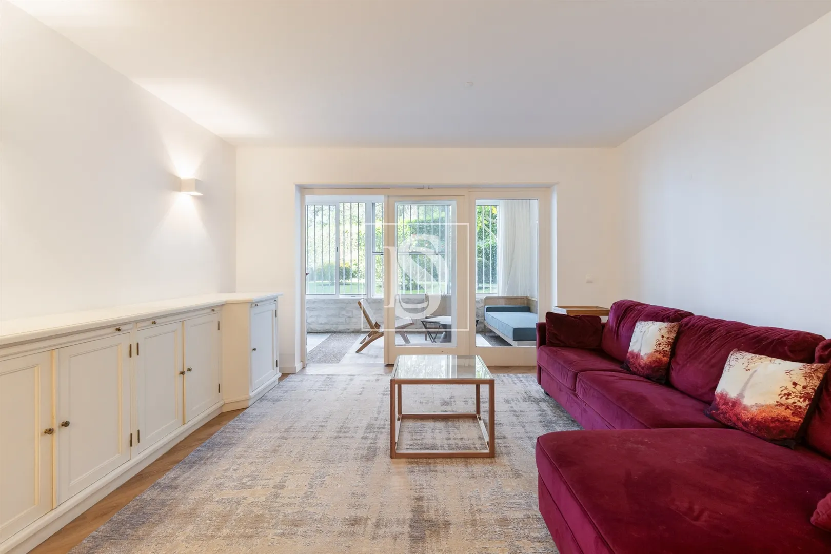 Apartamento T1 para venda mobiliado em Cascais com piscina e jardim