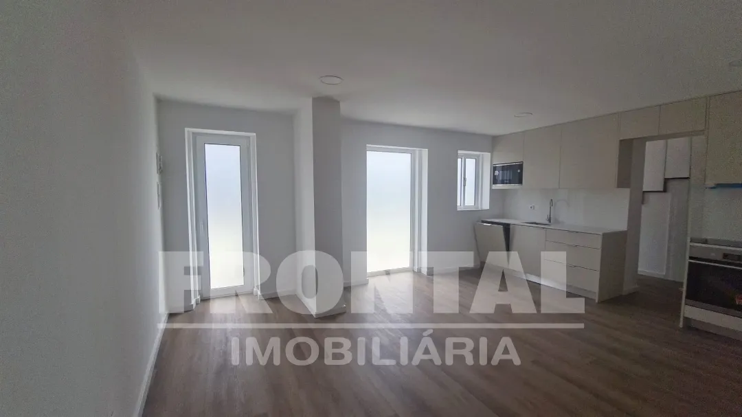 Impeccable and Renovated 2-Bedroom House for Sale | Paranhos, Porto