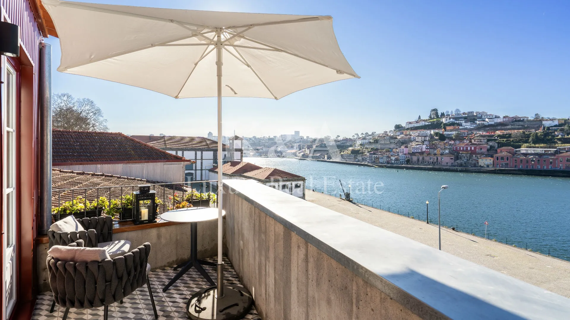 Prédio reabilitado no centro do Porto