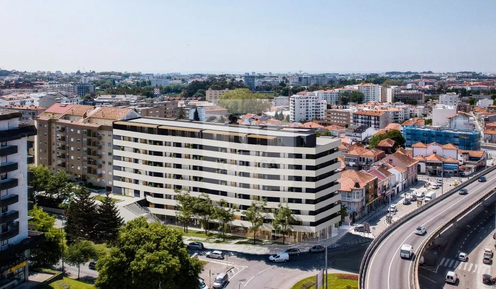 2 bedroom apartment with balcony in Fernão Magalhães
