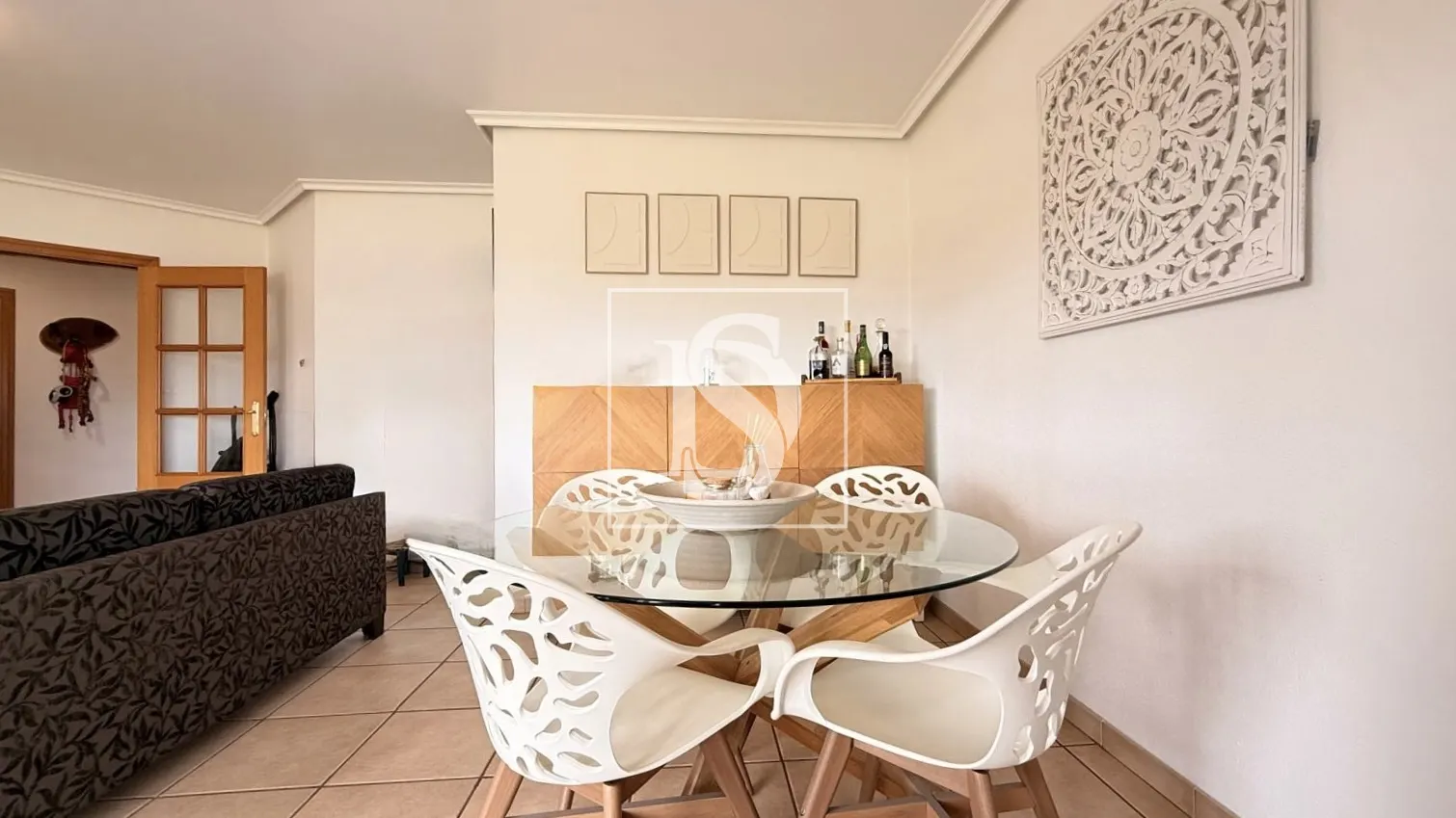 Apartamento T3 Renovado com Parqueamento em Alhos Vedros