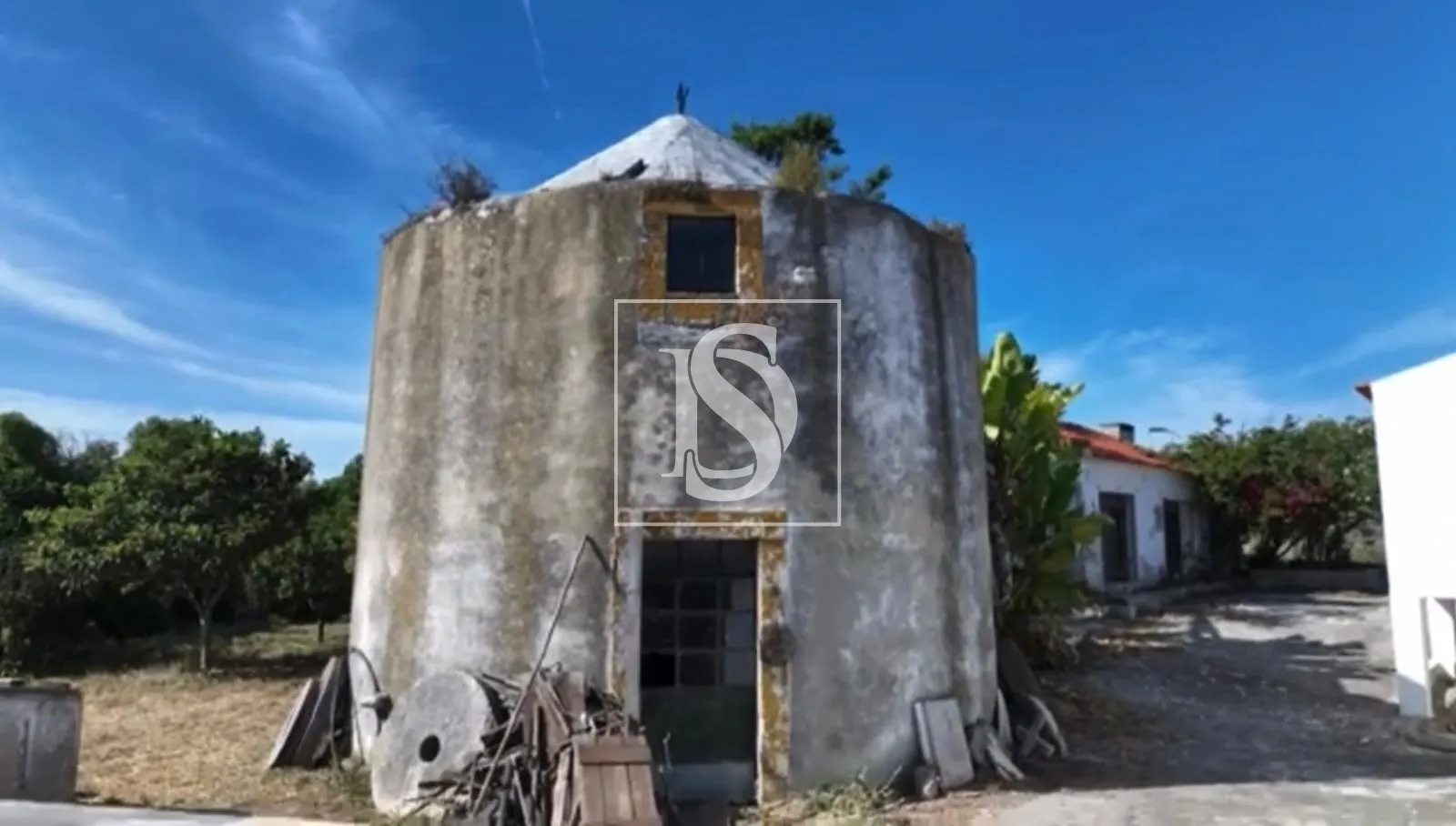 Real Estate building