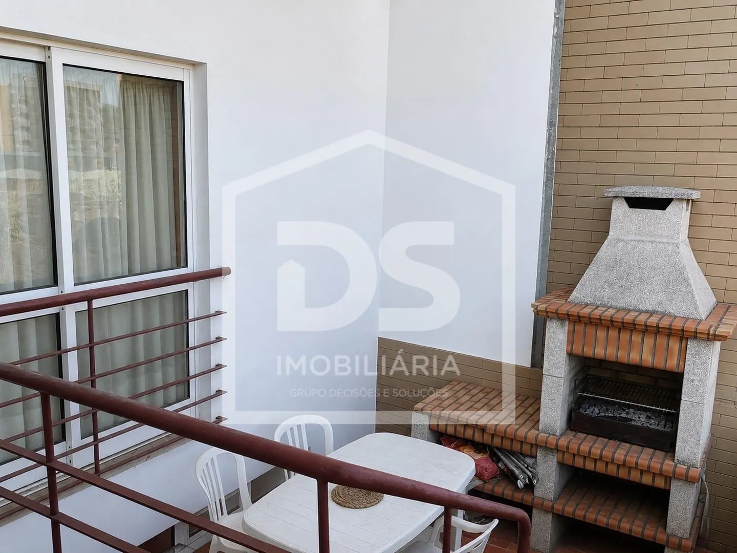 Moradia T4 Premium com Terraço e Garagem - Godim