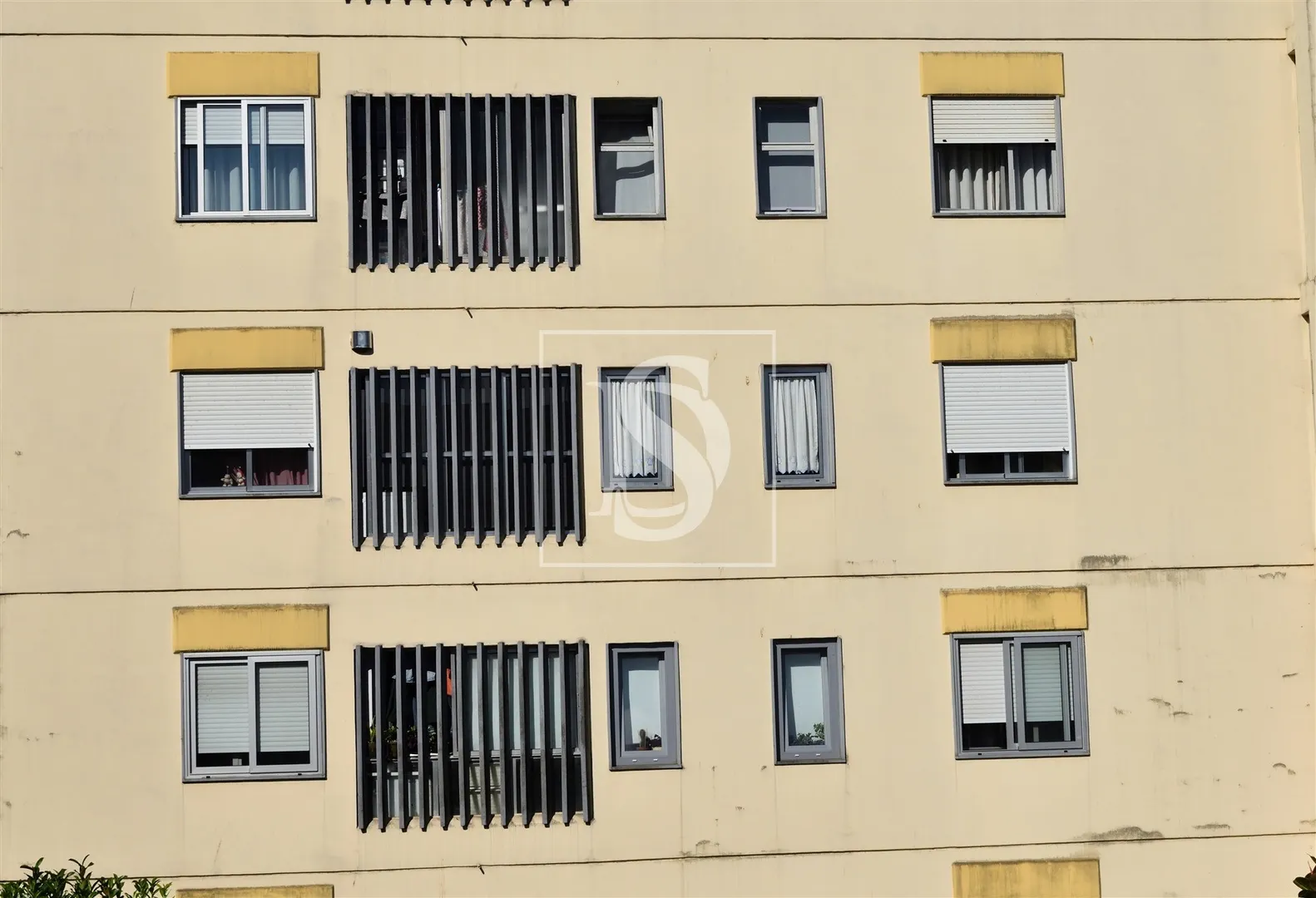Apartamento T4 na Praceta Diogo Macedo (Próximo ao Arrábida Shopping)