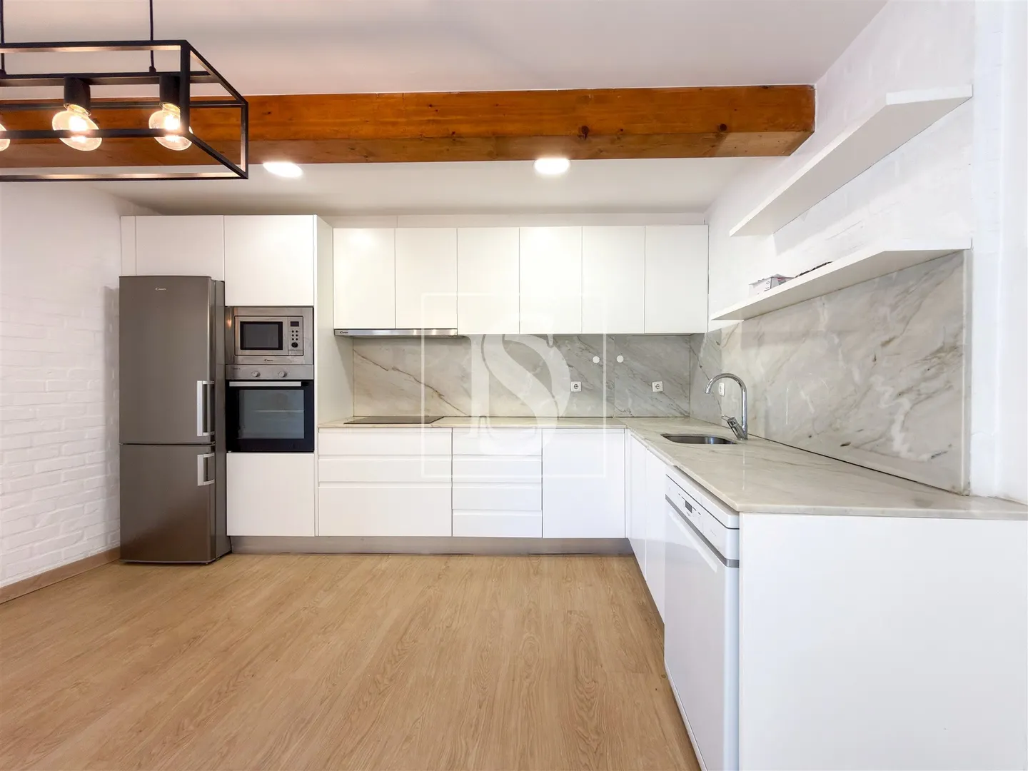 Moradia em Pedra com 2 Quartos, carport e 900 m² de Jardim — Portela de Susã