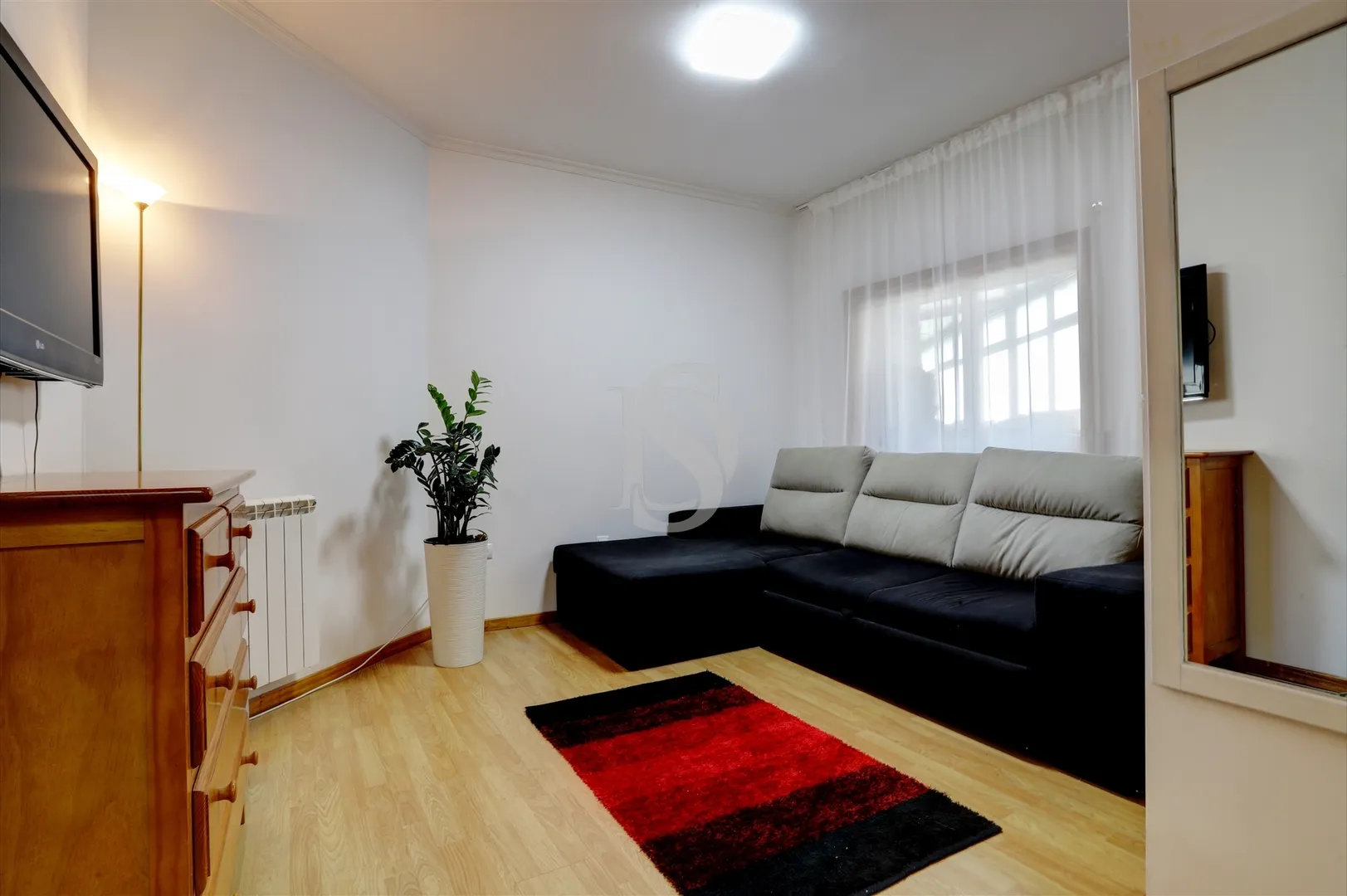 T2 com terraço a 50 metros da praia em Aver-O-Mar – garagem fechada e elevador