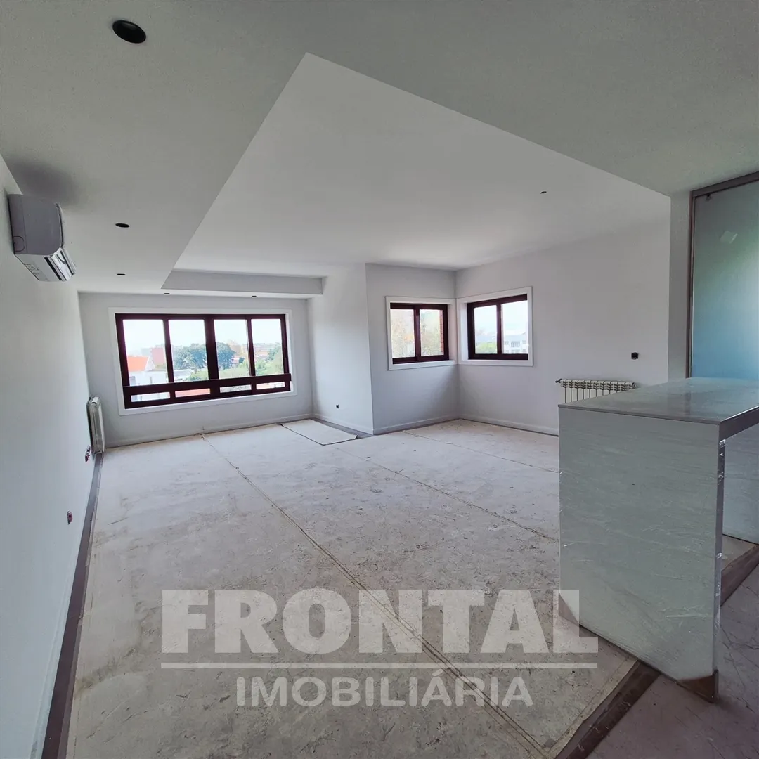 Apartamento T3 na Circunvalação