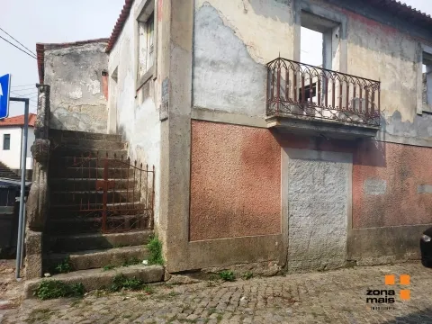 Huis om te verbouwen 6 kamerwoning + 3