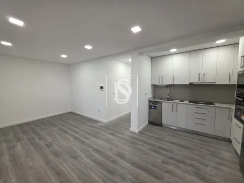 Apartamento T2 Renovado, no Botulho