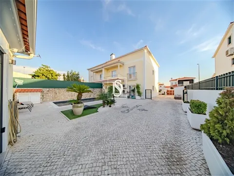 Moradia T4 com Piscina - Bonito, Entroncamento