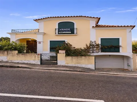 Moradia Isolada T2+1 com Garagem | Loubagueira – Torres Vedras