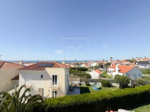 Moradia T3+1 com Vista Mar em Condomínio Fechado com Piscina e Garagem a Poucos Passos da Praia
