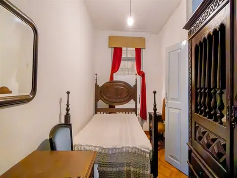 Building >=10 Bedroom