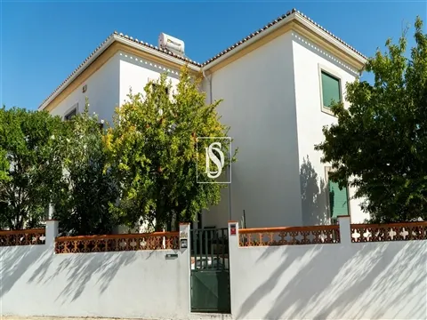 Moradia Isolada T4 no Casal da Preta – Abrantes | Conforto, Privacidade e Qualidade de Vida