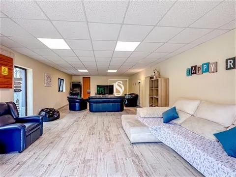 House >=10 Bedroom