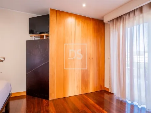 Moradia T3 com piscina, em Guimarães