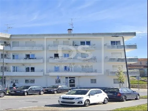 Apartamento T2 em Vila Praia de Ancora com garagem