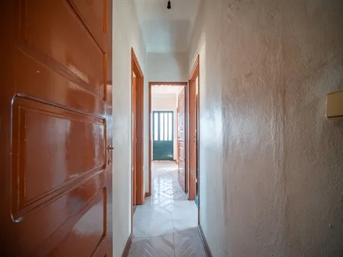 Moradia inserida numa área total de terreno de 2.643 m², em Galegos Santa Maria, Barcelos