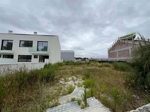 Lote de terreno urbano para construção c/ 259m2