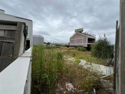 Lote de terreno urbano para construção c/ 259m2