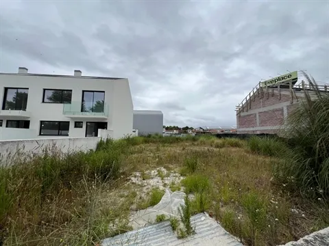 Lote de terreno urbano para construção c/ 407.30m2