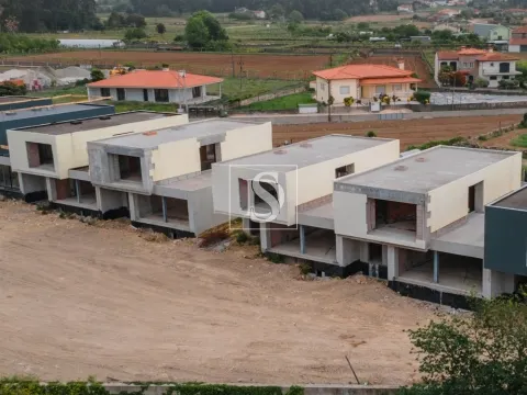 Moradia T3 em Estrutura com Jardim e Garagem Fechada em Perelhal, Barcelos