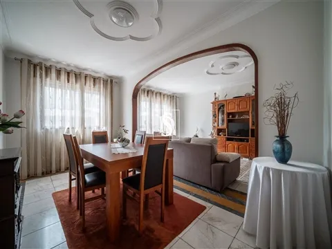 Apartamento T3 com 139 m² no centro de Barcelos, na Urbanização São José