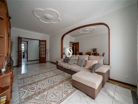 Apartamento T3 com 139 m² no centro de Barcelos, na Urbanização São José