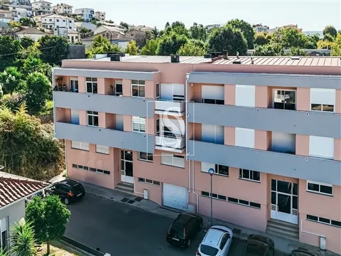 Apartamento T3 no centro de Vila Verde, com garagem fechada e duas frentes