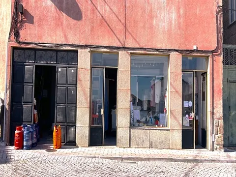 ESPAÇO COMERCIAL PARA VENDA   NA VILA DE GONÇALO - UMA OPORTUNIDADE ÚNICA NO CORAÇÃO DA BEIRA  INTERIOR