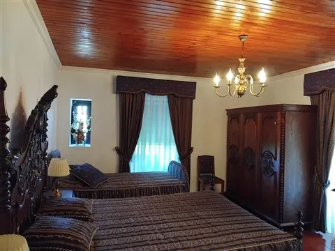 Moradia de Grande Dimensão com Potencial Habitacional, Turístico e de Investimento Colmeal da Torre
