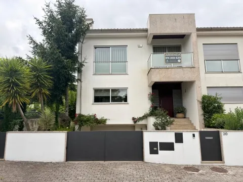 Moradia T4