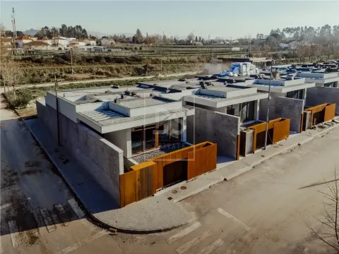 Moradia em Banda T3+2