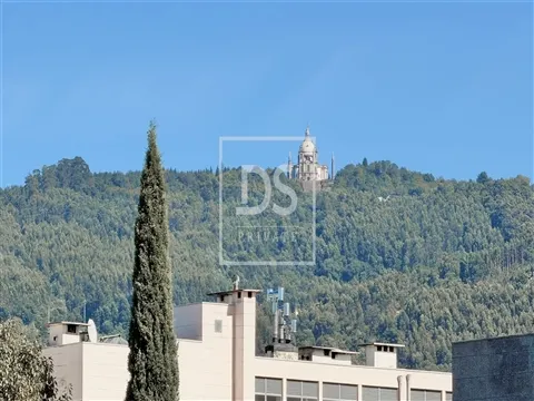 T3 com Suite, Garagem e Vista para o Bom Jesus e Sameiro – S. Vítor, Braga